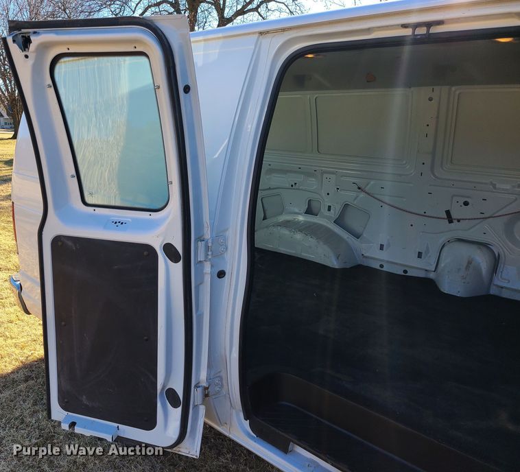image for item JW9960 2006 Ford E150  van