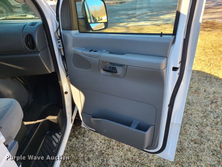 image for item JW9960 2006 Ford E150  van