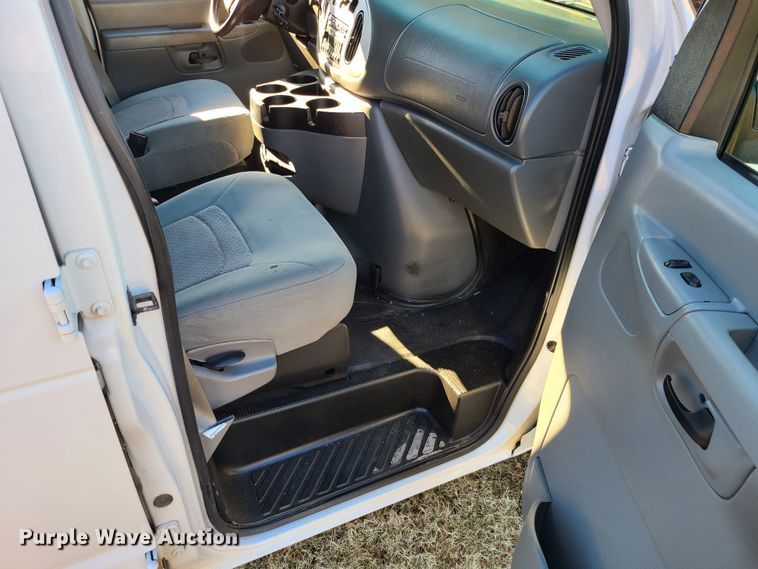 image for item JW9960 2006 Ford E150  van