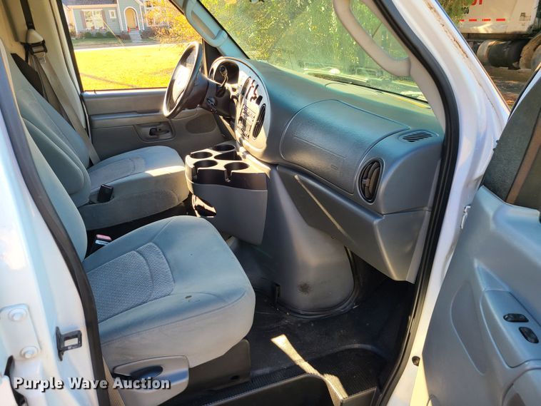 image for item JW9960 2006 Ford E150  van