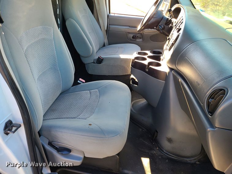 image for item JW9960 2006 Ford E150  van