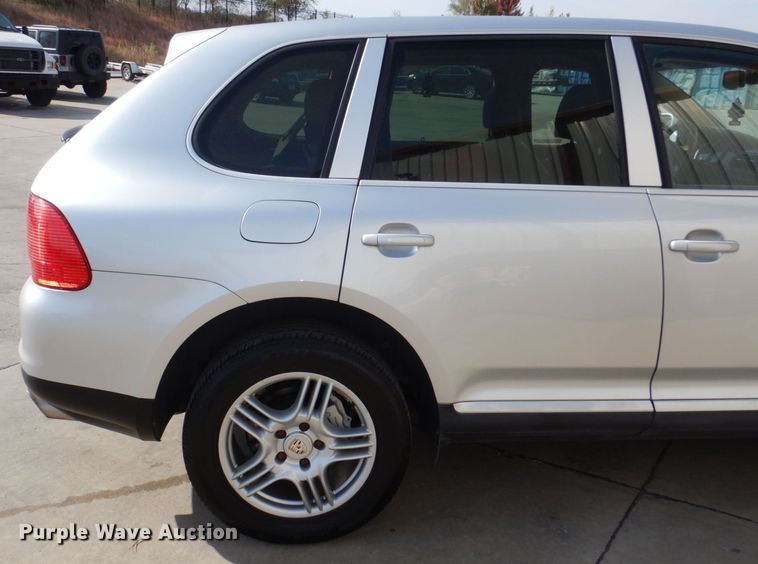 image for item JZ9045 2004 Porsche Cayenne S  SUV