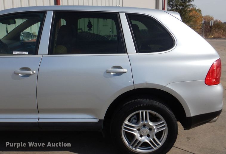 image for item JZ9045 2004 Porsche Cayenne S  SUV