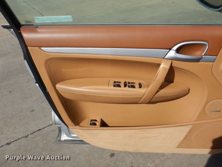 image for item JZ9045 2004 Porsche Cayenne S  SUV