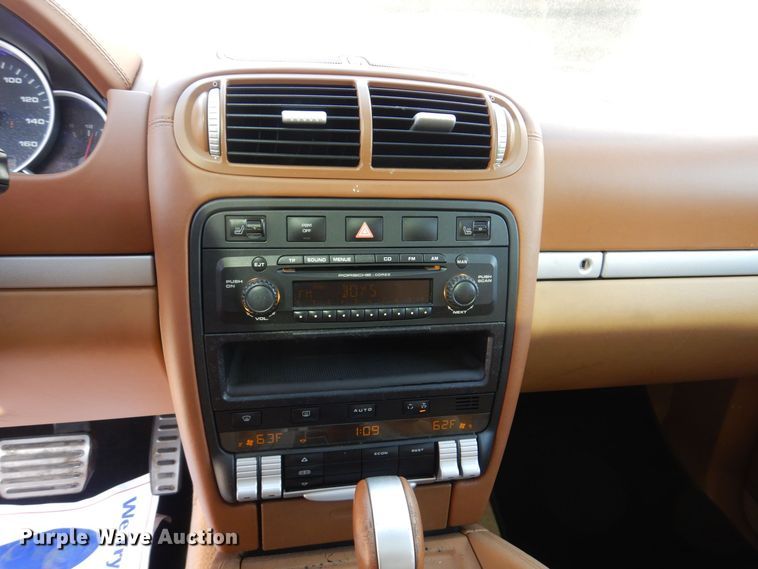 image for item JZ9045 2004 Porsche Cayenne S  SUV