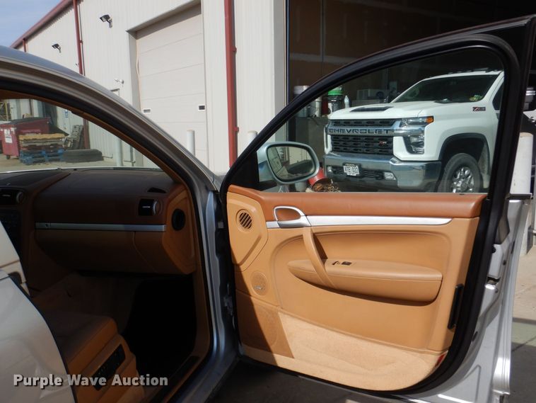 image for item JZ9045 2004 Porsche Cayenne S  SUV