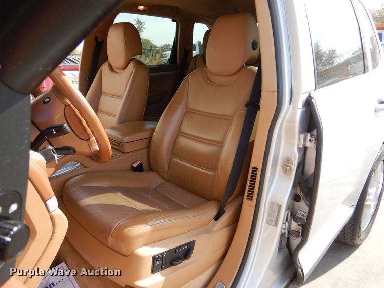 image for item JZ9045 2004 Porsche Cayenne S  SUV