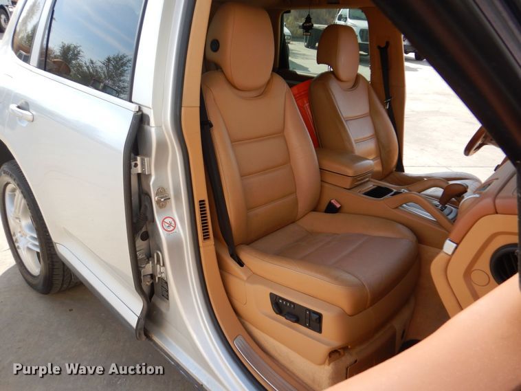 image for item JZ9045 2004 Porsche Cayenne S  SUV