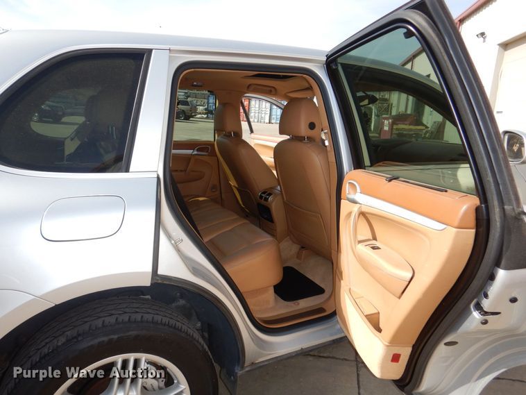 image for item JZ9045 2004 Porsche Cayenne S  SUV