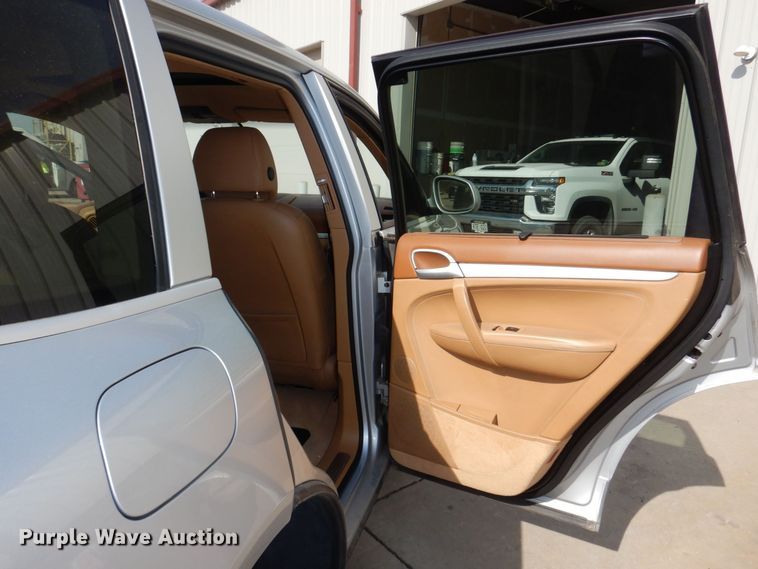 image for item JZ9045 2004 Porsche Cayenne S  SUV