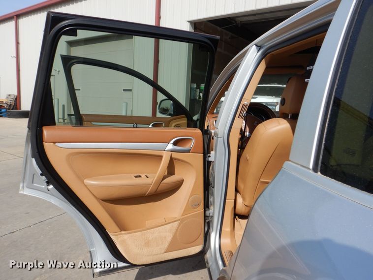 image for item JZ9045 2004 Porsche Cayenne S  SUV