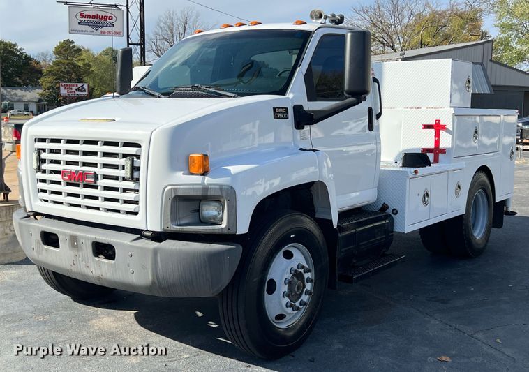 image for item KF9735 2004 GMC C7500  utility / service truck