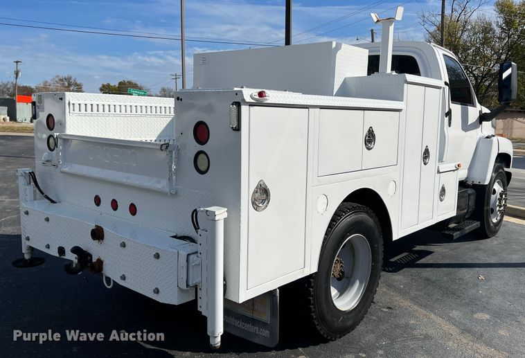 image for item KF9735 2004 GMC C7500  utility / service truck