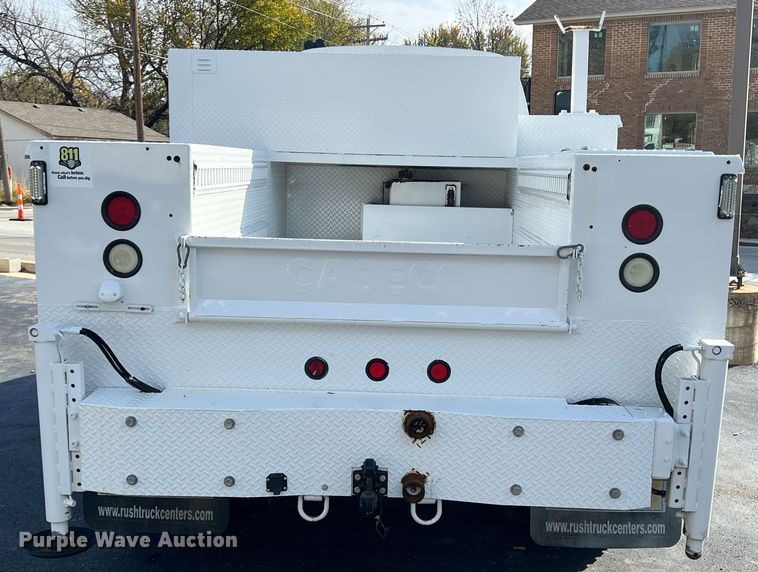 image for item KF9735 2004 GMC C7500  utility / service truck