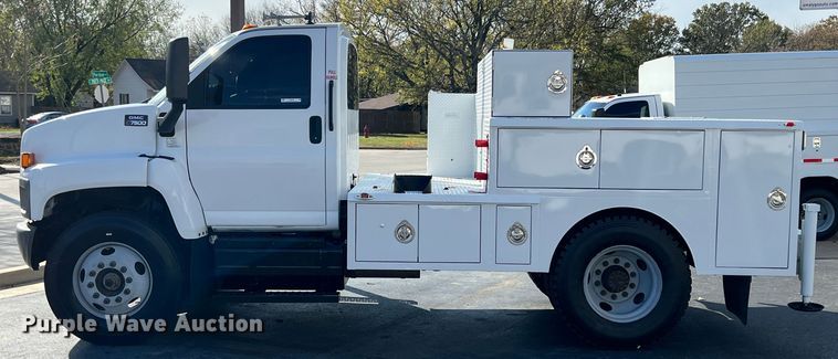 image for item KF9735 2004 GMC C7500  utility / service truck