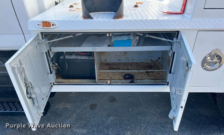 image for item KF9735 2004 GMC C7500  utility / service truck