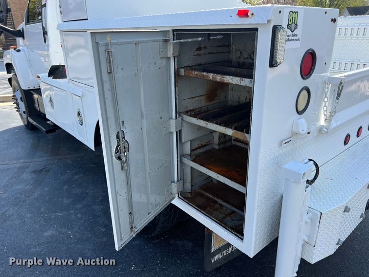 image for item KF9735 2004 GMC C7500  utility / service truck
