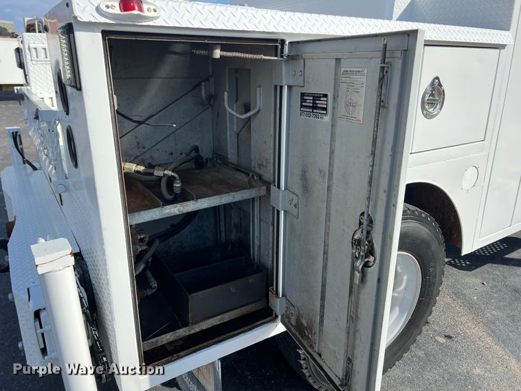 image for item KF9735 2004 GMC C7500  utility / service truck