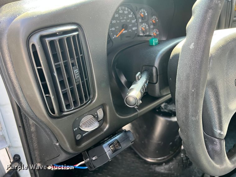 image for item KF9735 2004 GMC C7500  utility / service truck