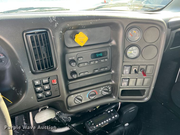 image for item KF9735 2004 GMC C7500  utility / service truck