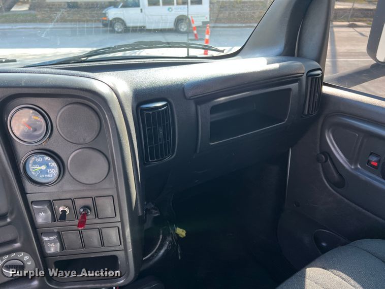 image for item KF9735 2004 GMC C7500  utility / service truck