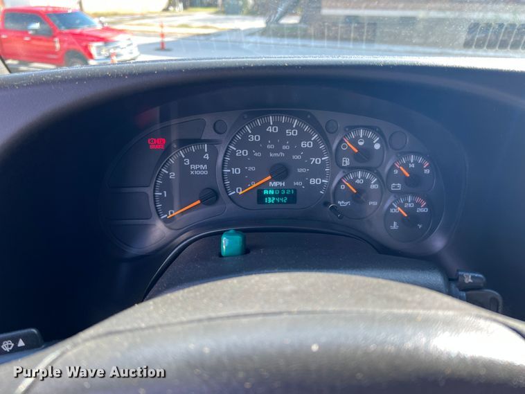 image for item KF9735 2004 GMC C7500  utility / service truck