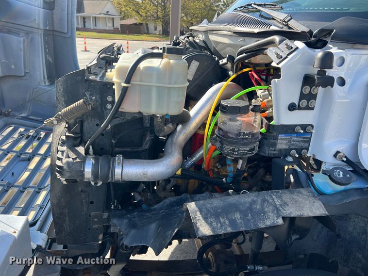 image for item KF9735 2004 GMC C7500  utility / service truck