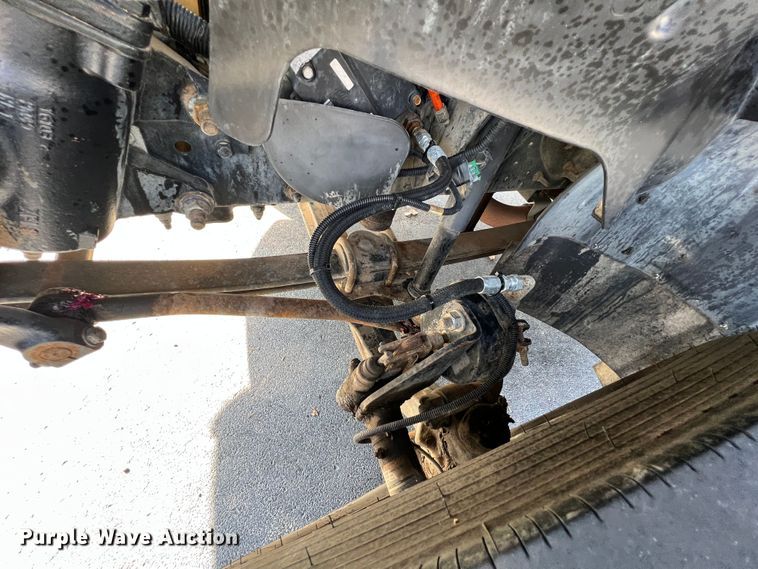 image for item KF9735 2004 GMC C7500  utility / service truck