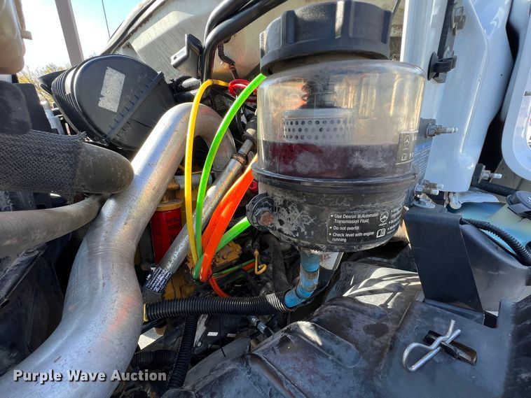 image for item KF9735 2004 GMC C7500  utility / service truck