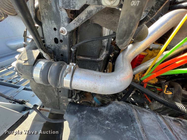 image for item KF9735 2004 GMC C7500  utility / service truck