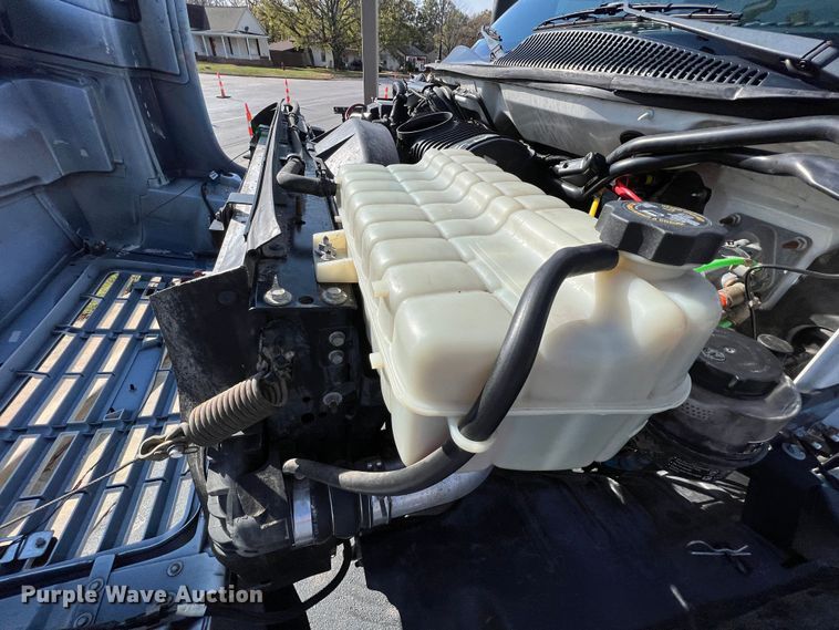 image for item KF9735 2004 GMC C7500  utility / service truck