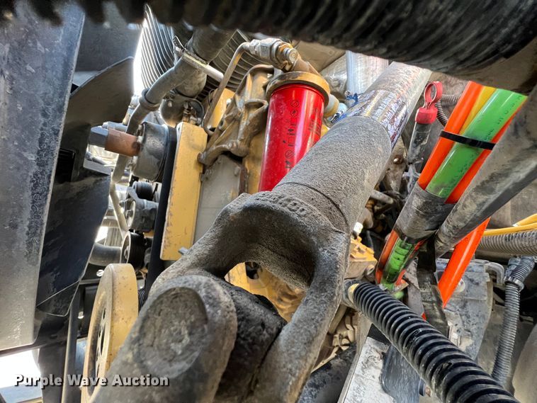 image for item KF9735 2004 GMC C7500  utility / service truck