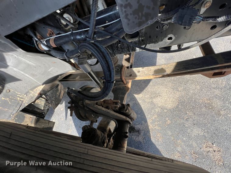 image for item KF9735 2004 GMC C7500  utility / service truck