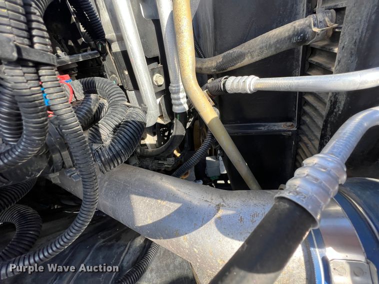 image for item KF9735 2004 GMC C7500  utility / service truck