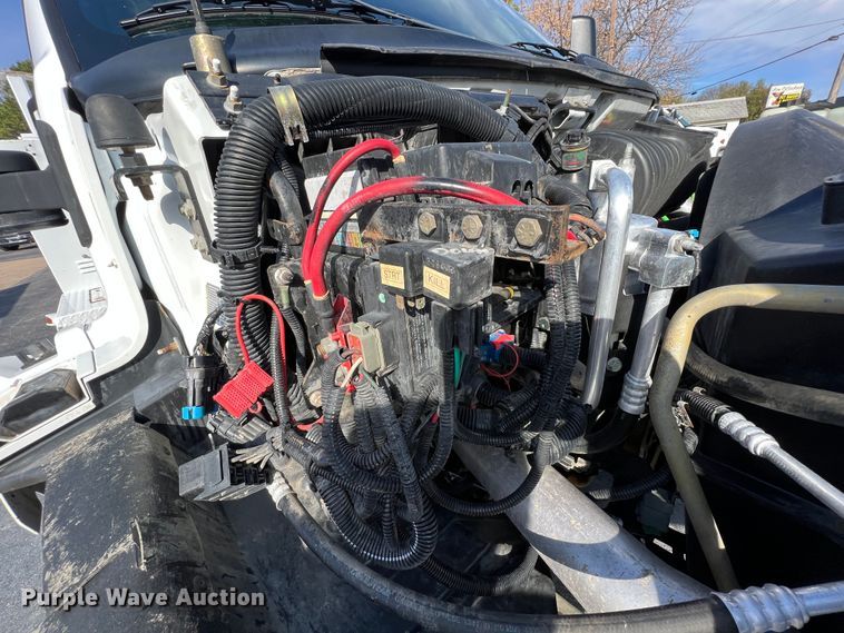 image for item KF9735 2004 GMC C7500  utility / service truck