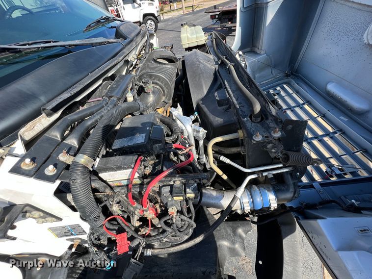 image for item KF9735 2004 GMC C7500  utility / service truck