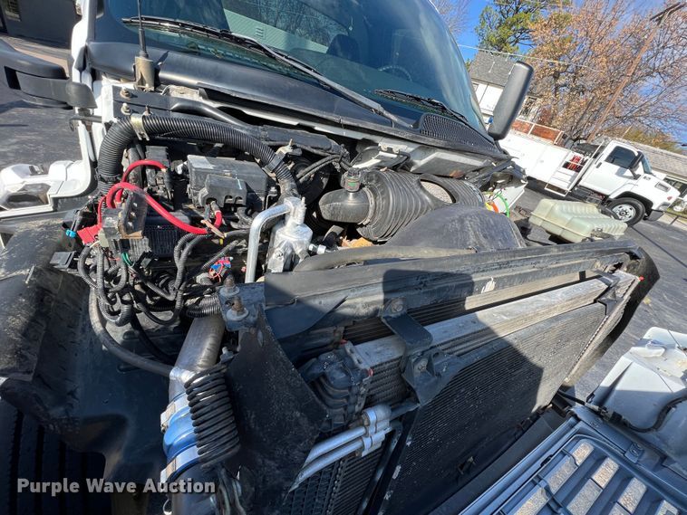 image for item KF9735 2004 GMC C7500  utility / service truck