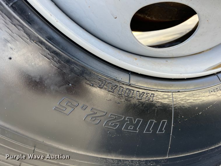 image for item KF9735 2004 GMC C7500  utility / service truck