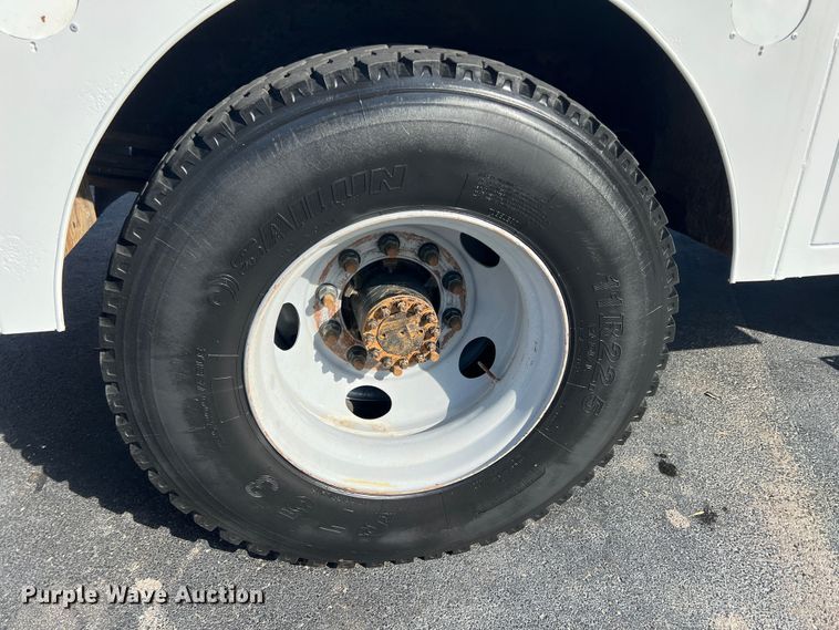 image for item KF9735 2004 GMC C7500  utility / service truck