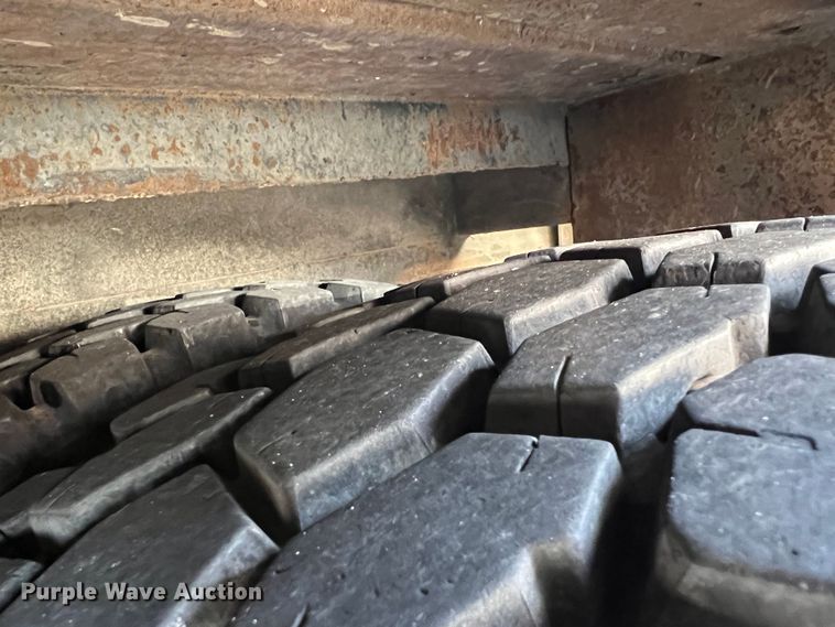 image for item KF9735 2004 GMC C7500  utility / service truck