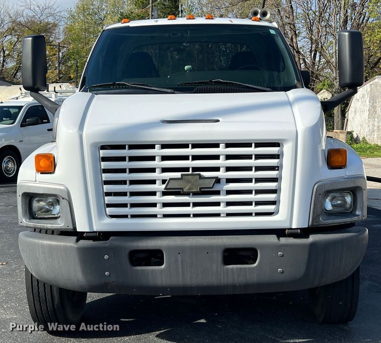 image for item KF9736 2005 Chevrolet C7500  utility / service truck