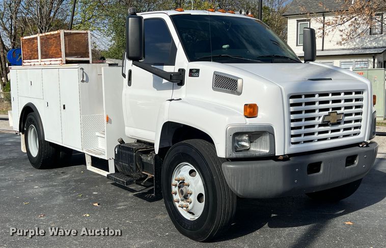 image for item KF9736 2005 Chevrolet C7500  utility / service truck