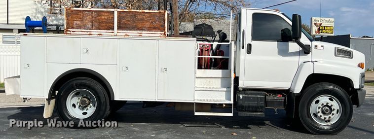 image for item KF9736 2005 Chevrolet C7500  utility / service truck