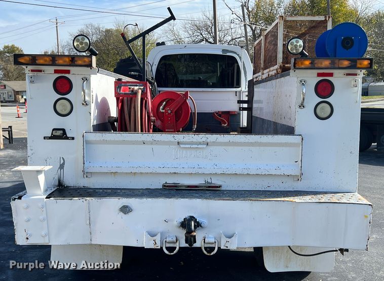 image for item KF9736 2005 Chevrolet C7500  utility / service truck