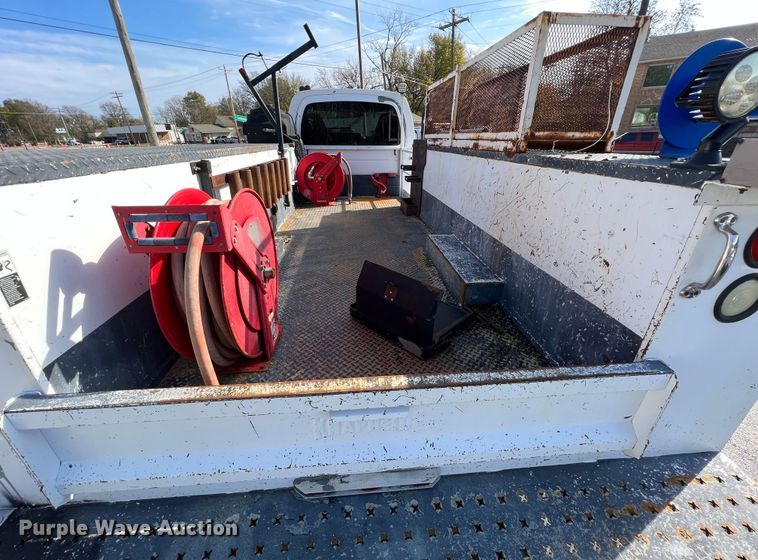 image for item KF9736 2005 Chevrolet C7500  utility / service truck