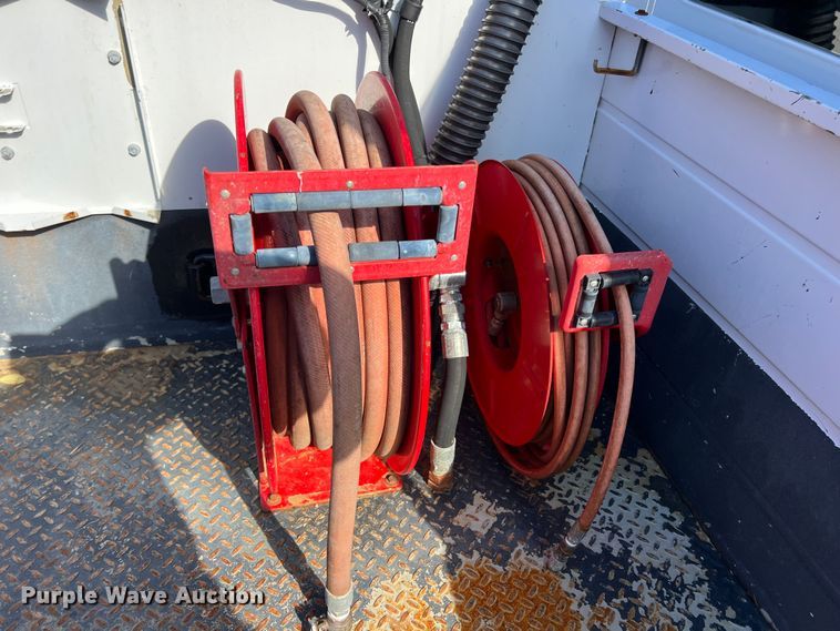 image for item KF9736 2005 Chevrolet C7500  utility / service truck