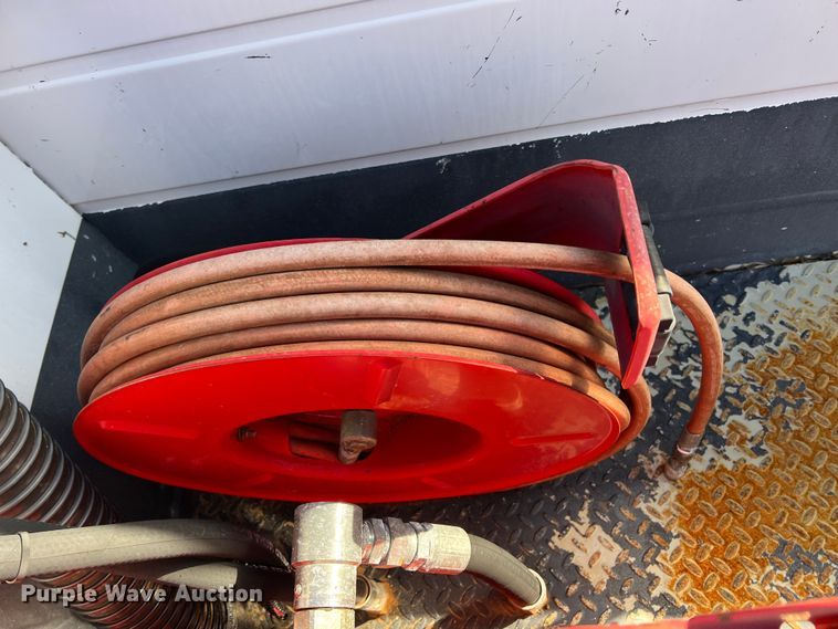 image for item KF9736 2005 Chevrolet C7500  utility / service truck