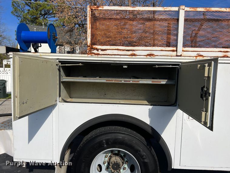 image for item KF9736 2005 Chevrolet C7500  utility / service truck