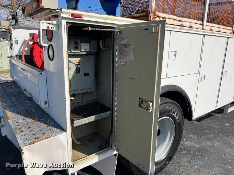 image for item KF9736 2005 Chevrolet C7500  utility / service truck