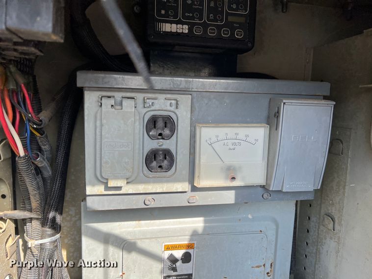 image for item KF9736 2005 Chevrolet C7500  utility / service truck